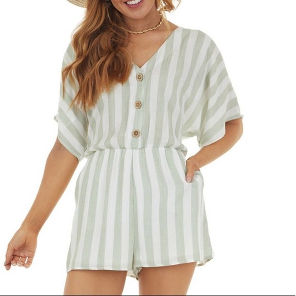 Le Lis Light green and white striped Dolman sleeve drippy romper size S NWT - Picture 2 of 12